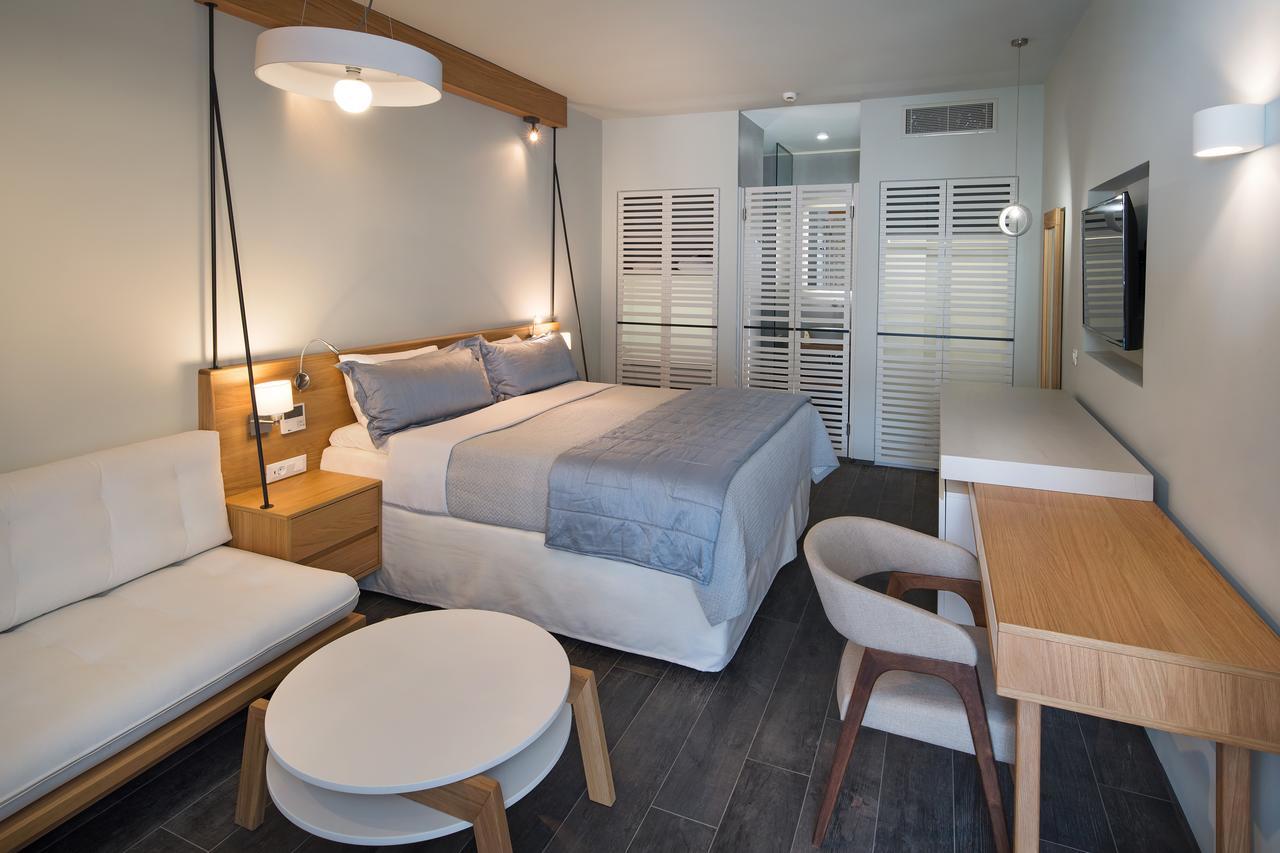 Meltemi Excelsior Suites 페리사 외부 사진